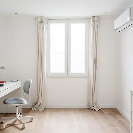 Apartment Joivy Minimalistic W Patio In Principe Real Lisbon