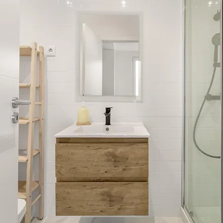 Apartman Joivy Minimalistic W Patio In Principe Real