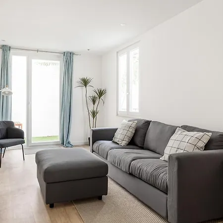 Apartment Joivy Minimalistic W Patio In Principe Real Lisbon