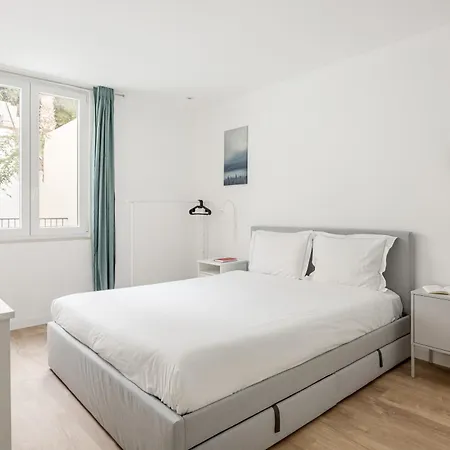 Joivy Minimalistic W Patio In Principe Real Apartment *
