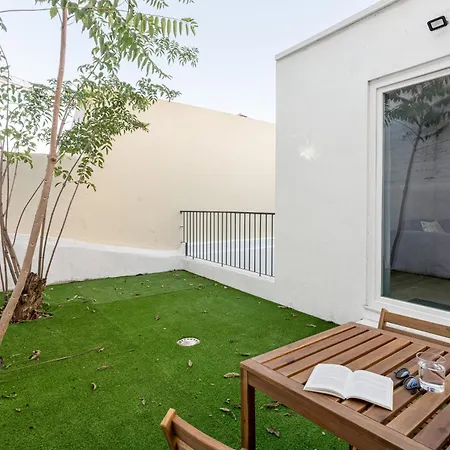 Joivy Minimalistic W Patio In Principe Real Apartment